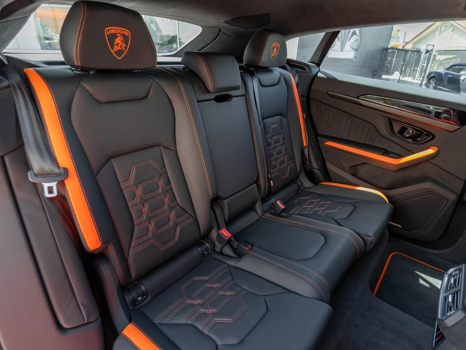 2026 Lamborghini Urus SE - Image 28 of 31