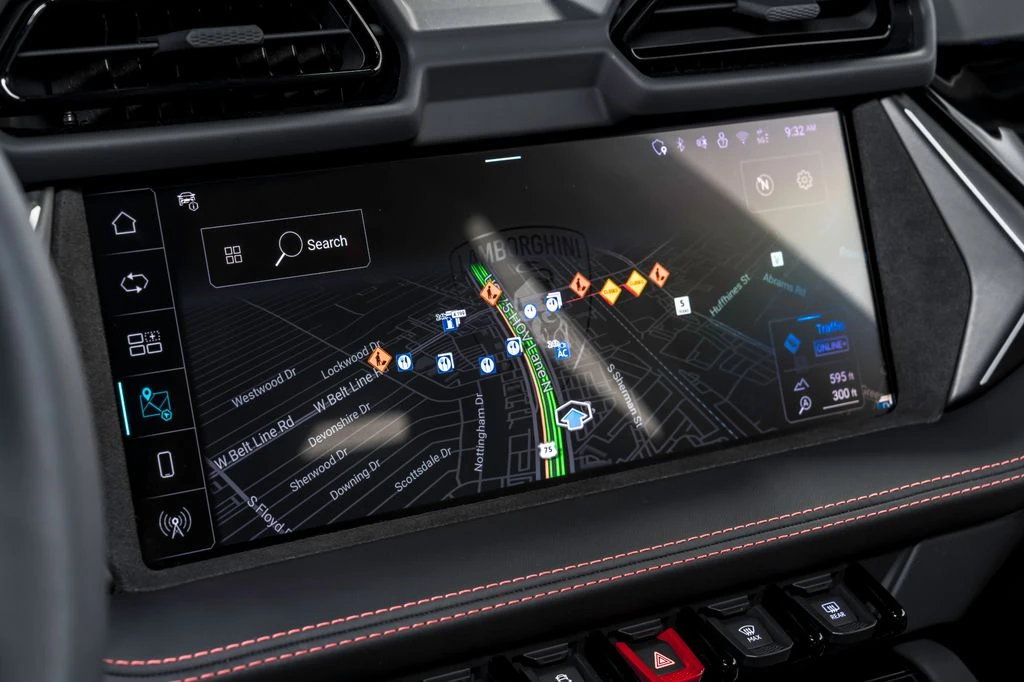 2026 Lamborghini Urus SE - Image 26 of 31