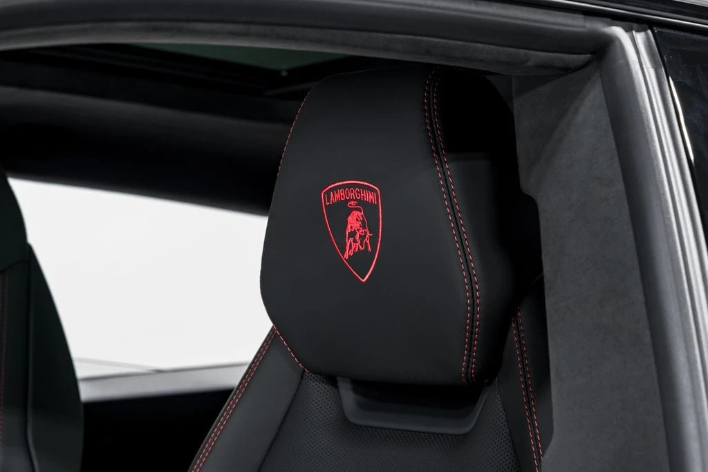 2026 Lamborghini Urus SE - Image 21 of 31