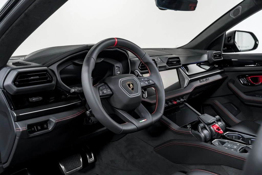 2026 Lamborghini Urus SE - Image 13 of 31