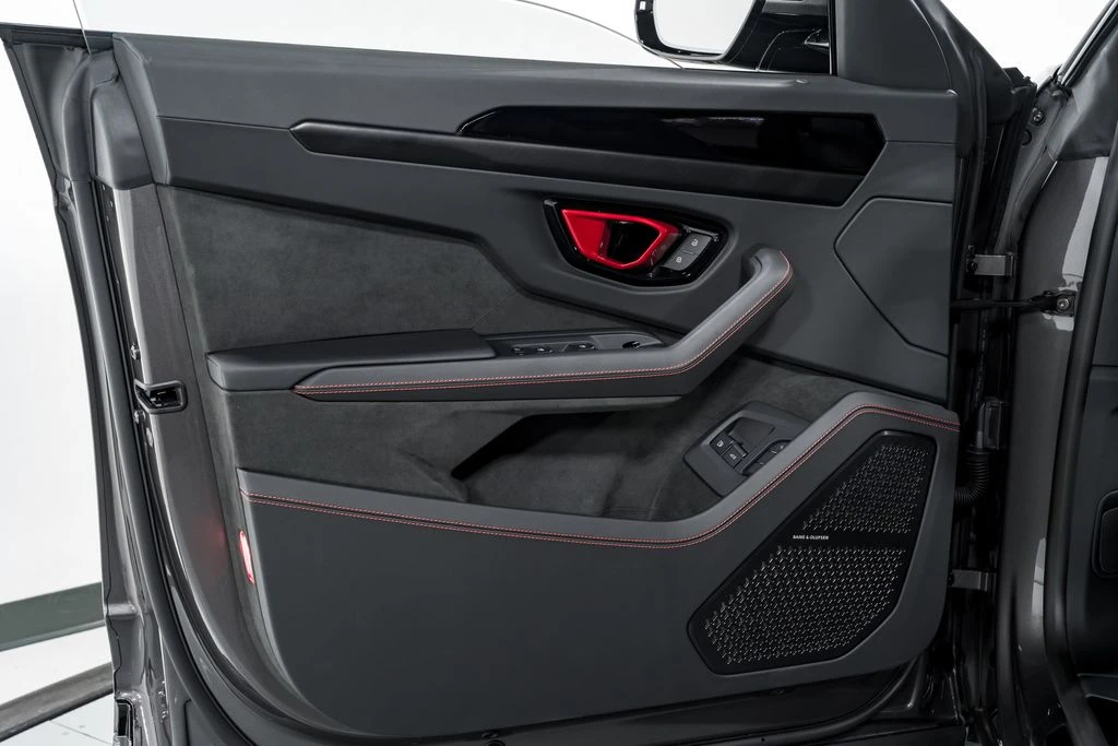 2026 Lamborghini Urus SE - Image 9 of 31