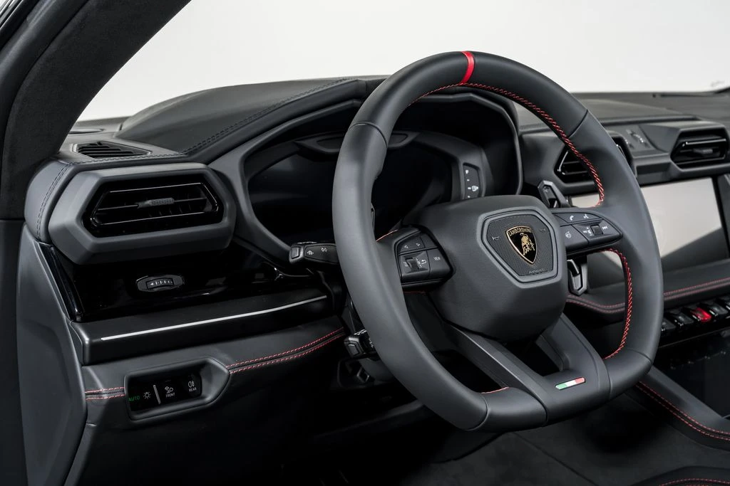 2026 Lamborghini Urus SE - Image 14 of 31