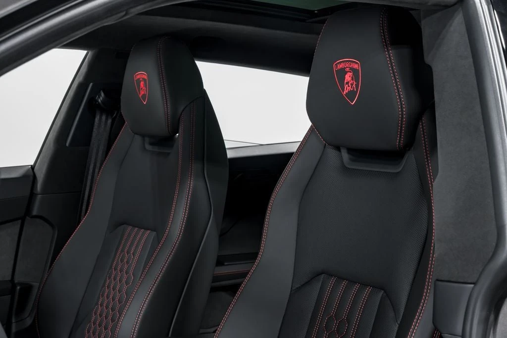 2026 Lamborghini Urus SE - Image 20 of 31