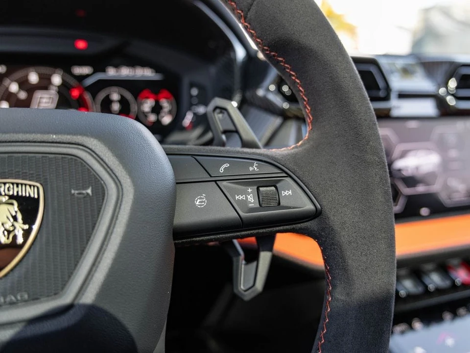 2026 Lamborghini Urus SE - Image 12 of 31