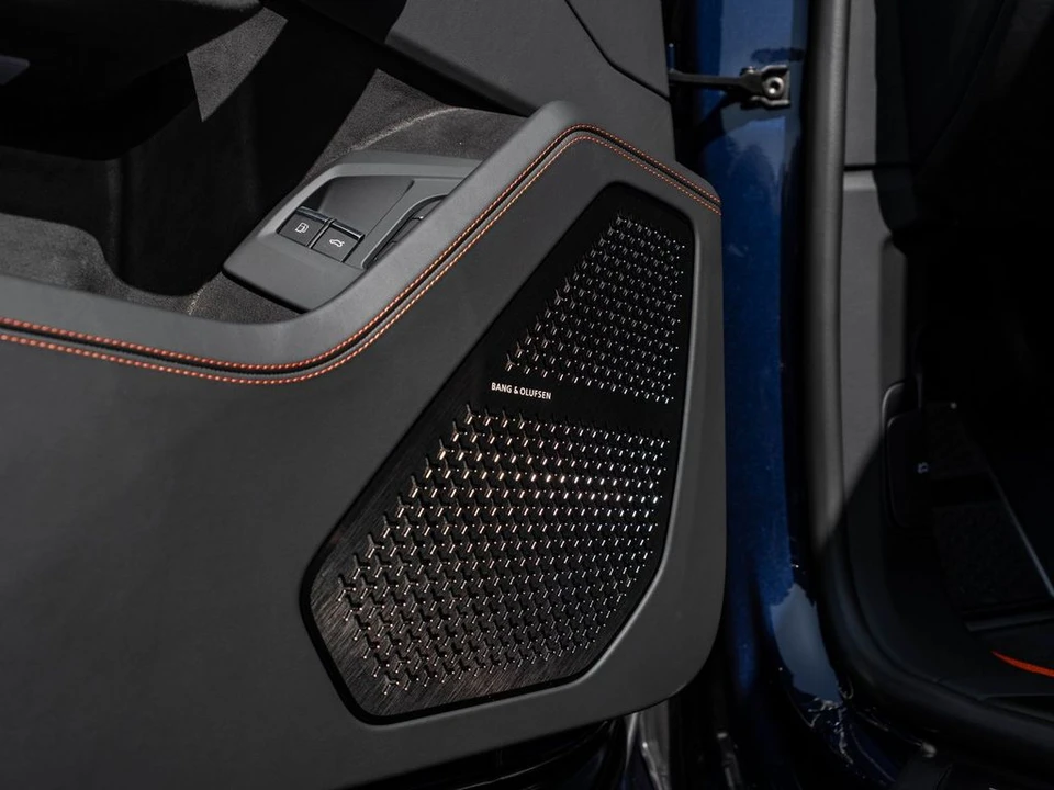 2026 Lamborghini Urus SE - Image 24 of 31