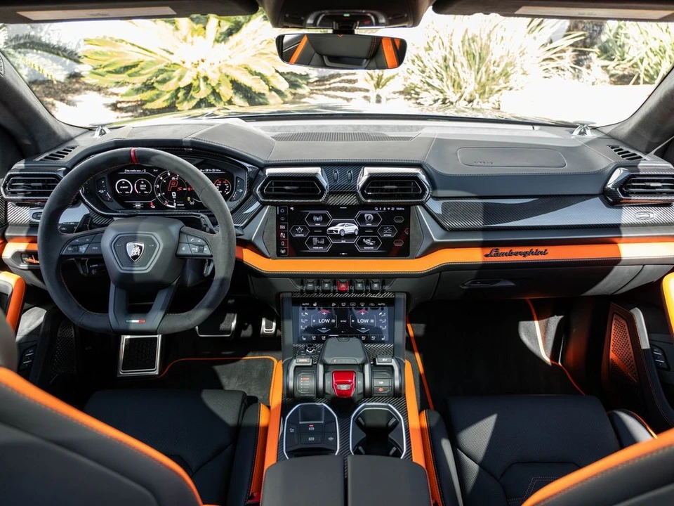 2026 Lamborghini Urus SE - Image 7 of 31