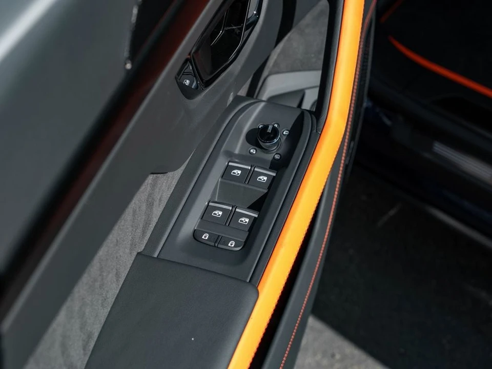 2026 Lamborghini Urus SE - Image 22 of 31