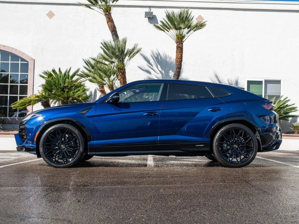 2026 Lamborghini Urus SE - Image 2 of 31