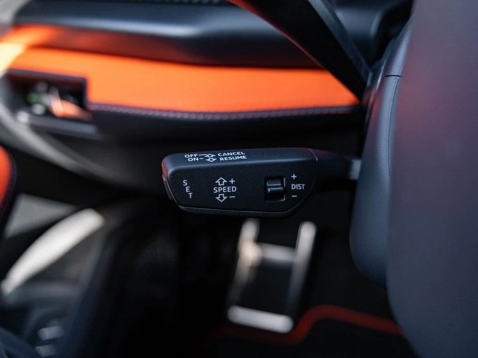 2026 Lamborghini Urus SE - Image 14 of 31