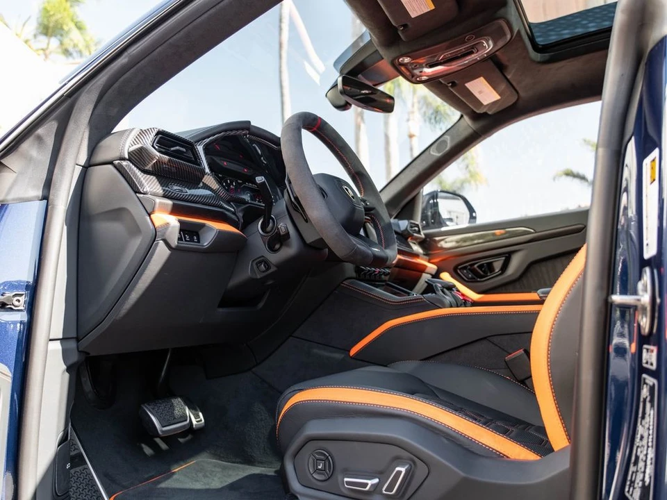 2026 Lamborghini Urus SE - Image 19 of 31