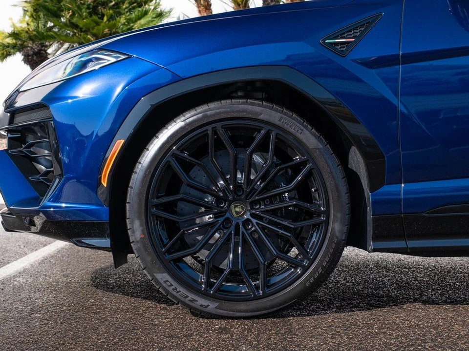 2026 Lamborghini Urus SE - Image 9 of 31
