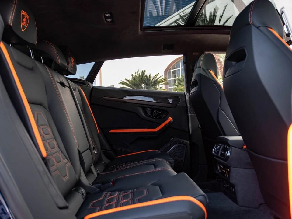2026 Lamborghini Urus SE - Image 29 of 31