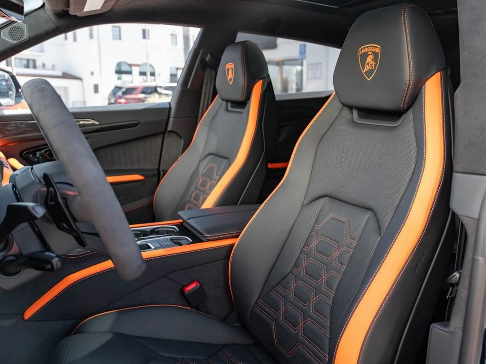 2026 Lamborghini Urus SE - Image 21 of 31