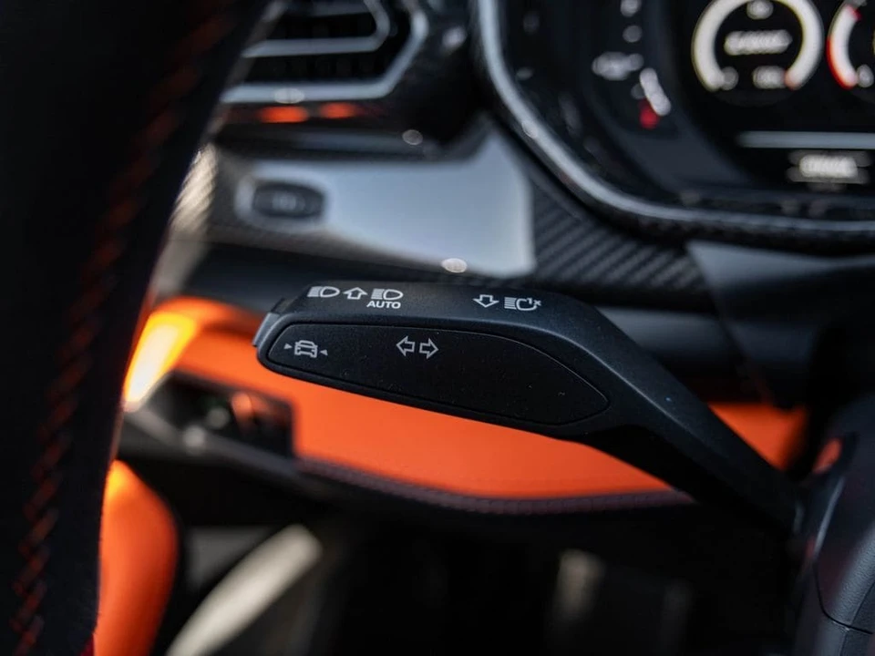 2026 Lamborghini Urus SE - Image 13 of 31