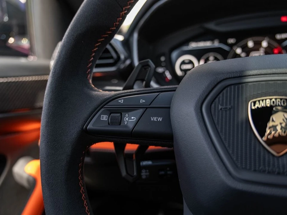 2026 Lamborghini Urus SE - Image 11 of 31