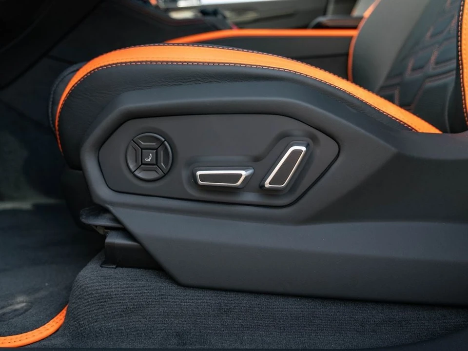 2026 Lamborghini Urus SE - Image 25 of 31