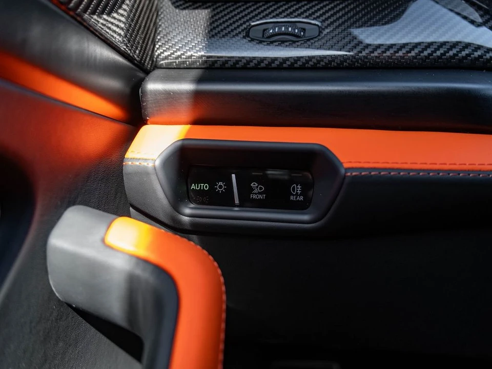 2026 Lamborghini Urus SE - Image 18 of 31