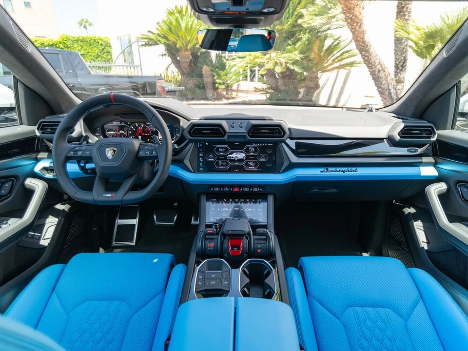 2026 Lamborghini Urus SE - Image 7 of 31