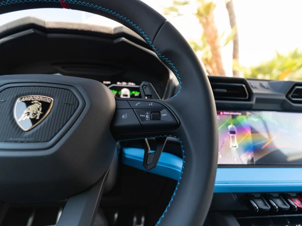 2026 Lamborghini Urus SE - Image 12 of 31
