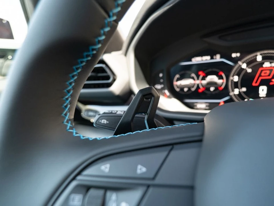 2026 Lamborghini Urus SE - Image 14 of 31