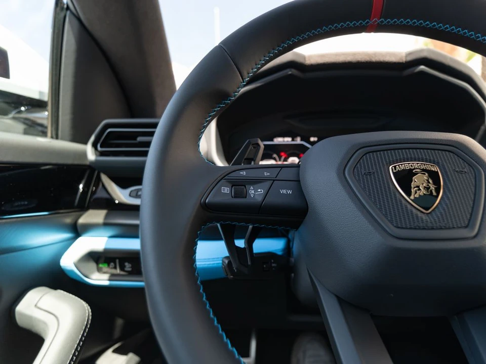 2026 Lamborghini Urus SE - Image 11 of 31