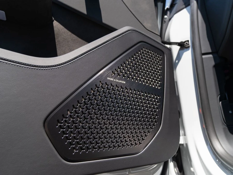 2026 Lamborghini Urus SE - Image 19 of 31
