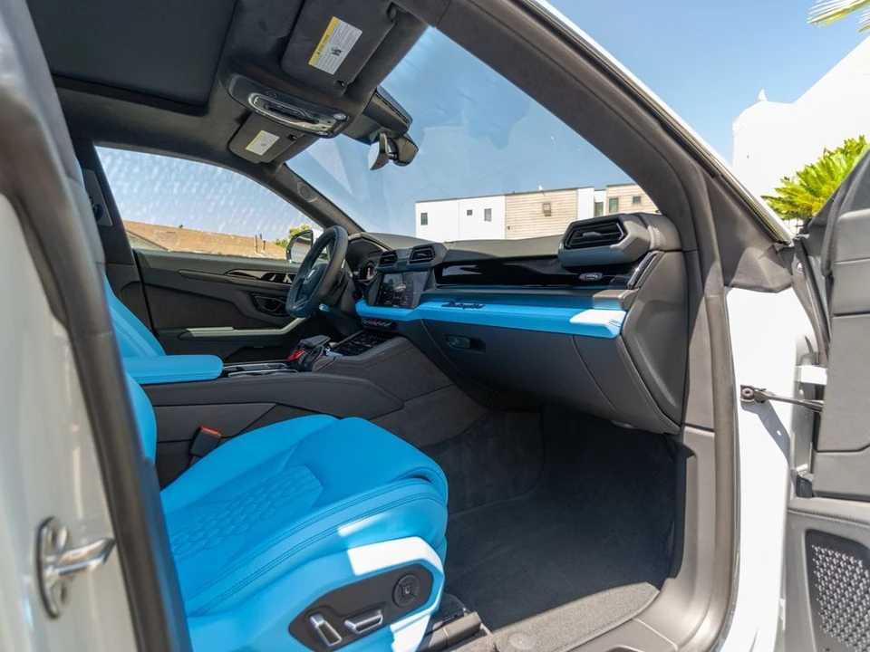 2026 Lamborghini Urus SE - Image 28 of 31
