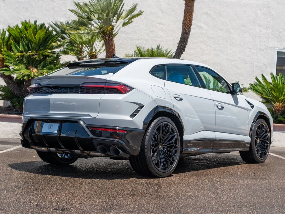 2026 Lamborghini Urus SE - Image 3 of 31