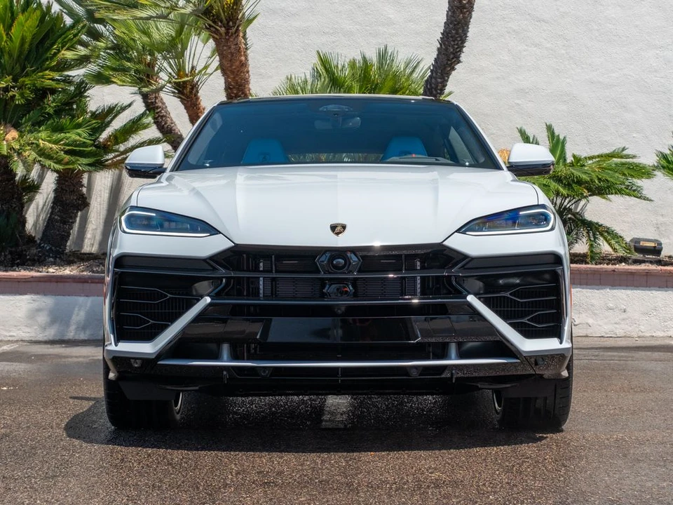2026 Lamborghini Urus SE - Image 5 of 31
