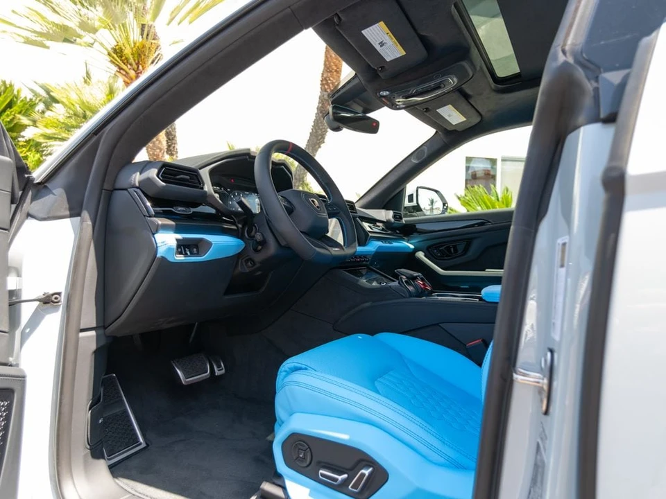 2026 Lamborghini Urus SE - Image 15 of 31