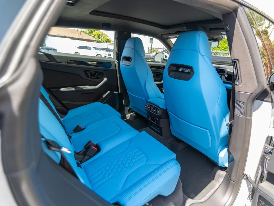 2026 Lamborghini Urus SE - Image 25 of 31