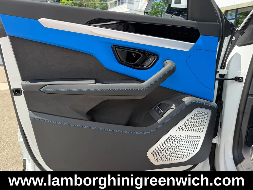 2026 Lamborghini Urus SE - Image 12 of 22