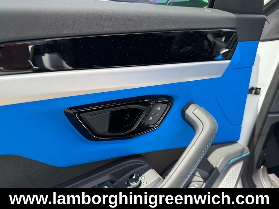2026 Lamborghini Urus SE - Image 13 of 22