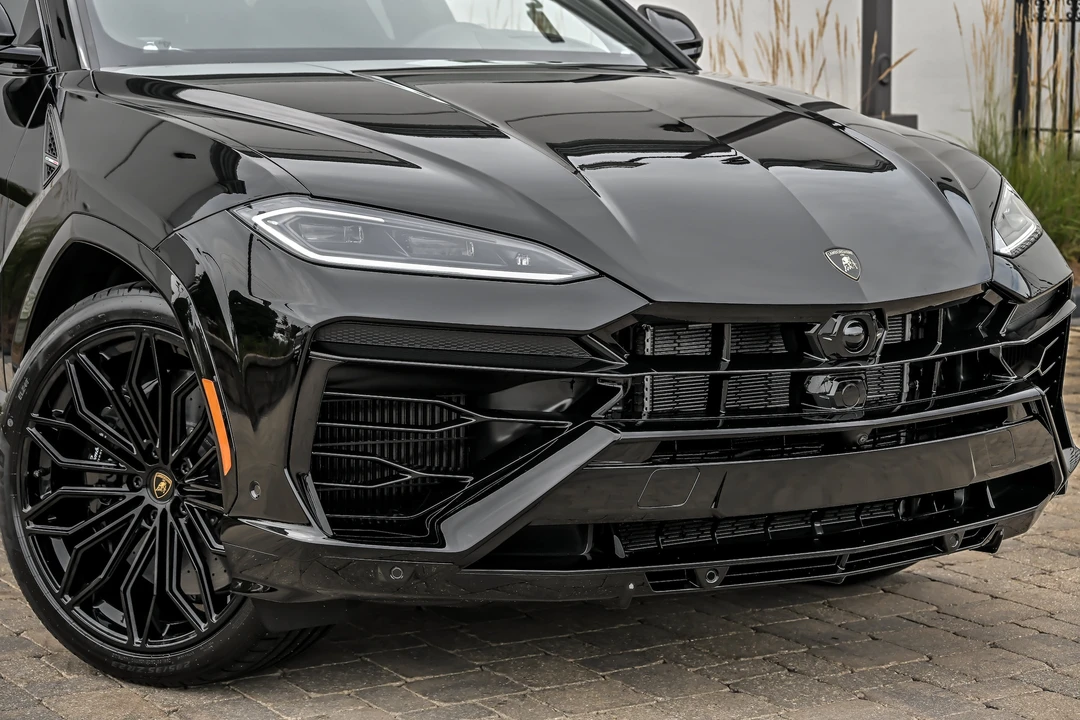 2026 Lamborghini Urus SE - Image 2 of 31