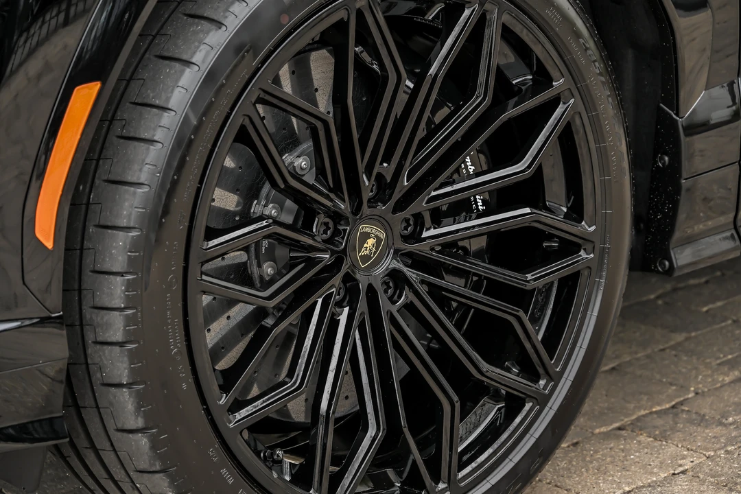 2026 Lamborghini Urus SE - Image 8 of 31