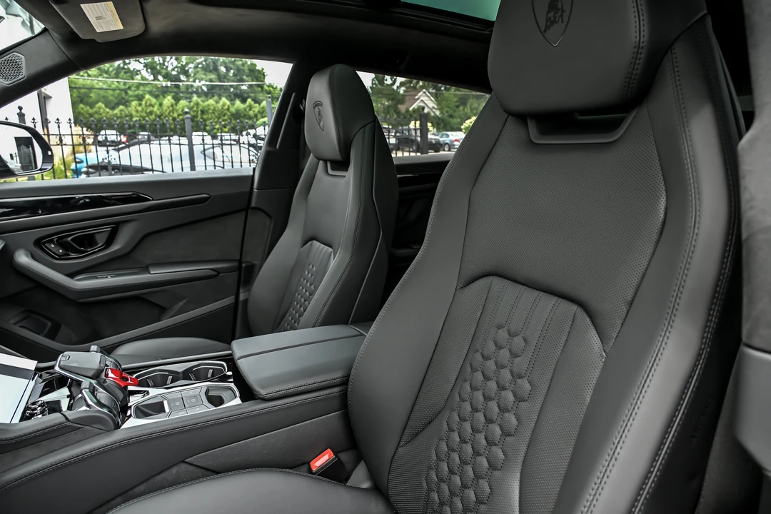 2026 Lamborghini Urus SE - Image 21 of 31