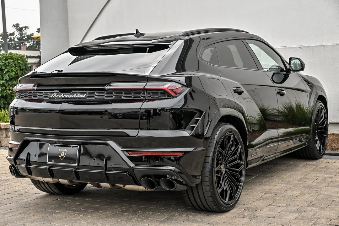 2026 Lamborghini Urus SE - Image 13 of 31