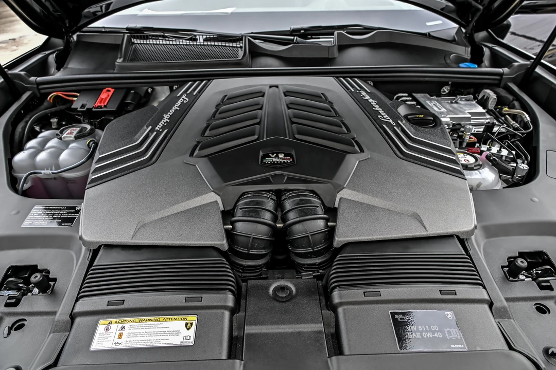 2026 Lamborghini Urus SE - Image 15 of 31