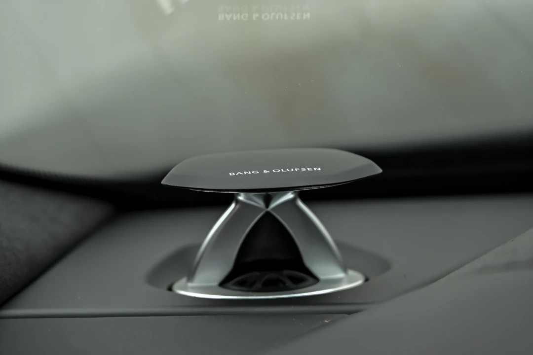 2026 Lamborghini Urus SE - Image 29 of 31