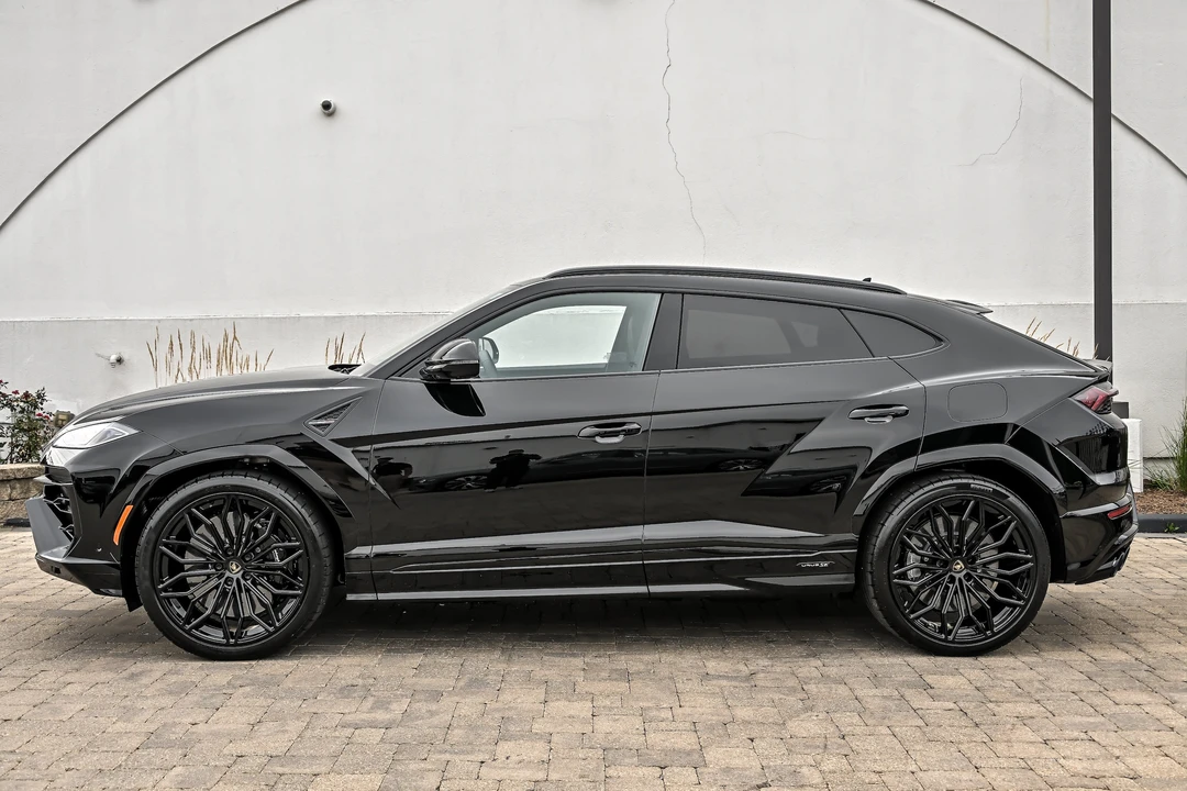2026 Lamborghini Urus SE - Image 10 of 31