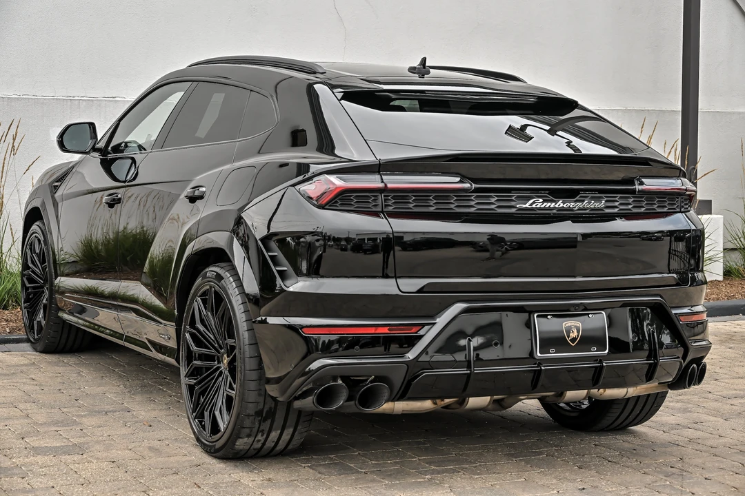 2026 Lamborghini Urus SE - Image 11 of 31
