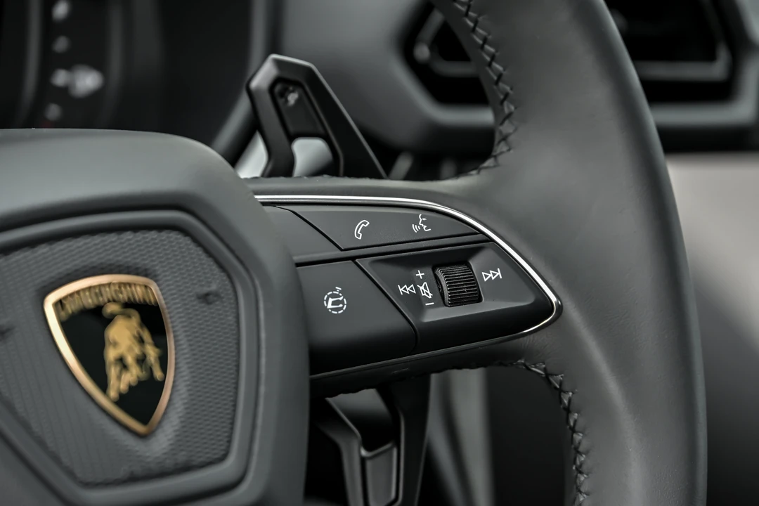 2026 Lamborghini Urus SE - Image 27 of 31