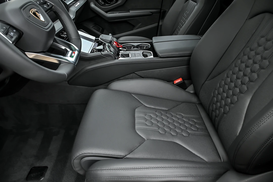 2026 Lamborghini Urus SE - Image 20 of 31