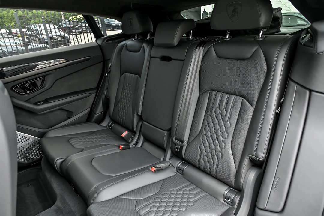 2026 Lamborghini Urus SE - Image 23 of 31