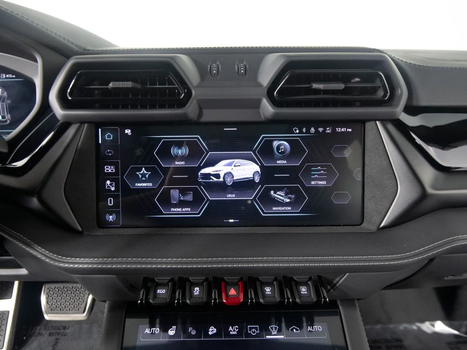 2026 Lamborghini Urus SE - Image 25 of 31