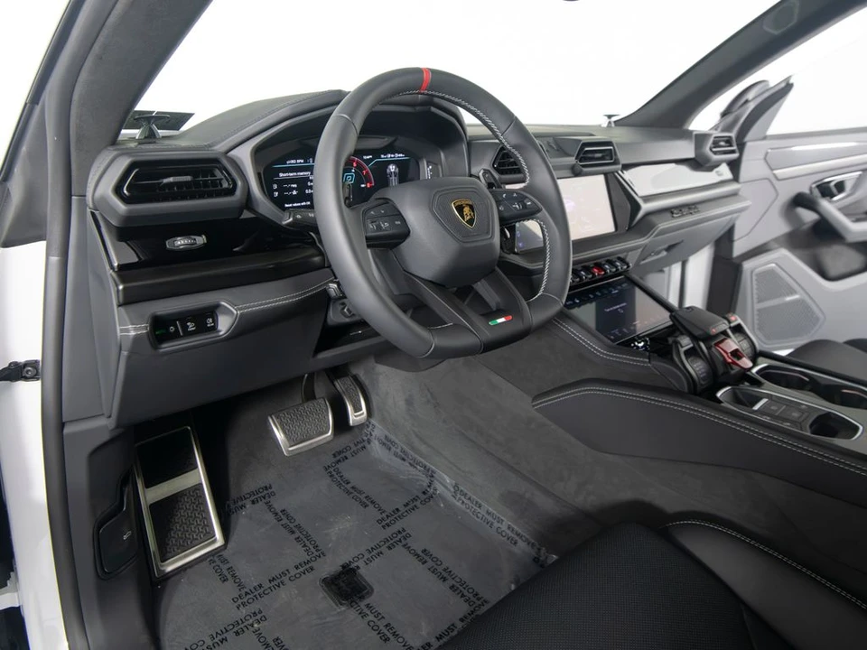 2026 Lamborghini Urus SE - Image 17 of 31