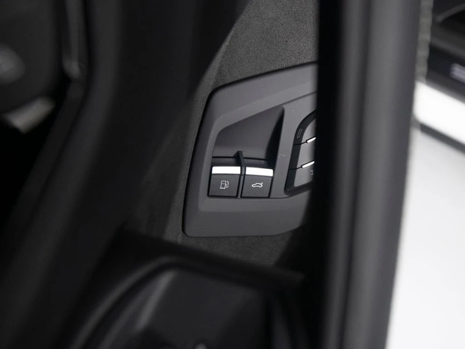 2026 Lamborghini Urus SE - Image 13 of 31