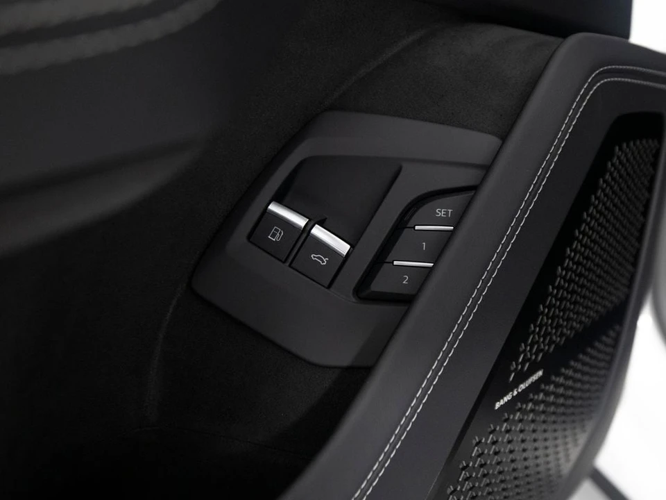 2026 Lamborghini Urus SE - Image 14 of 31