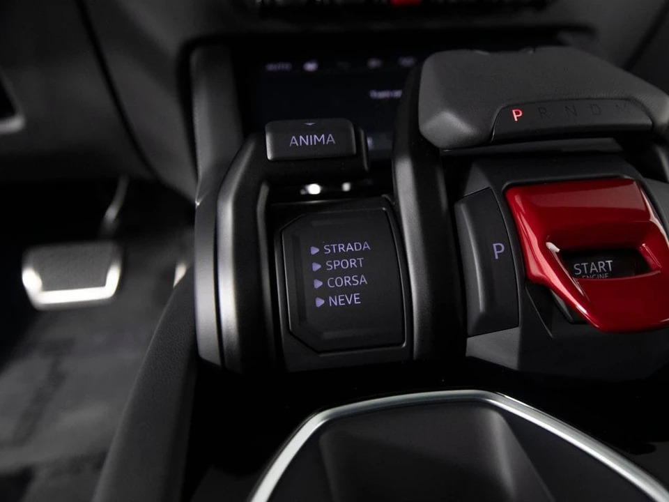 2026 Lamborghini Urus SE - Image 30 of 31
