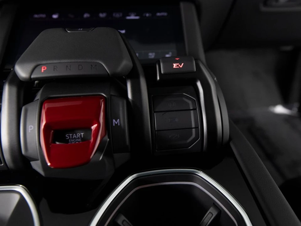 2026 Lamborghini Urus SE - Image 31 of 31